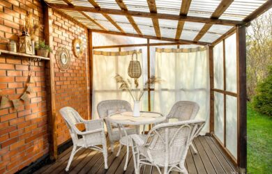 Jak osłonić się od sąsiadów na tarasie